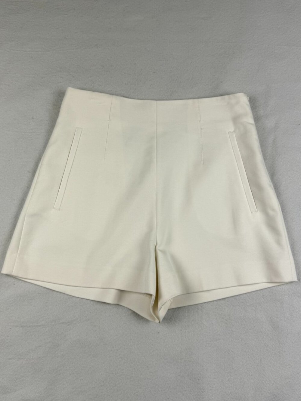 NEW Zara Cream Flat-Front High-Rise Shorts Size S